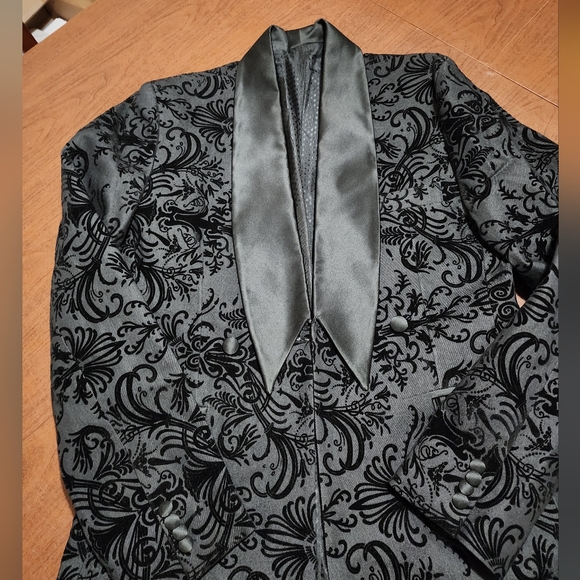 NWOT - Elegant Black and Gray Floral Blazer - Picture 2 of 9